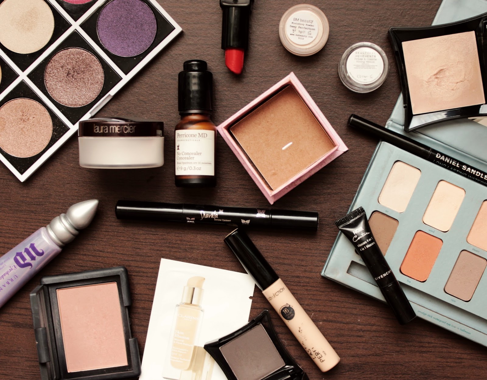 TEN COMMON MAKEUP MISTAKES ONE SHOULD AVOID SPARKLE WORDS Social Blog